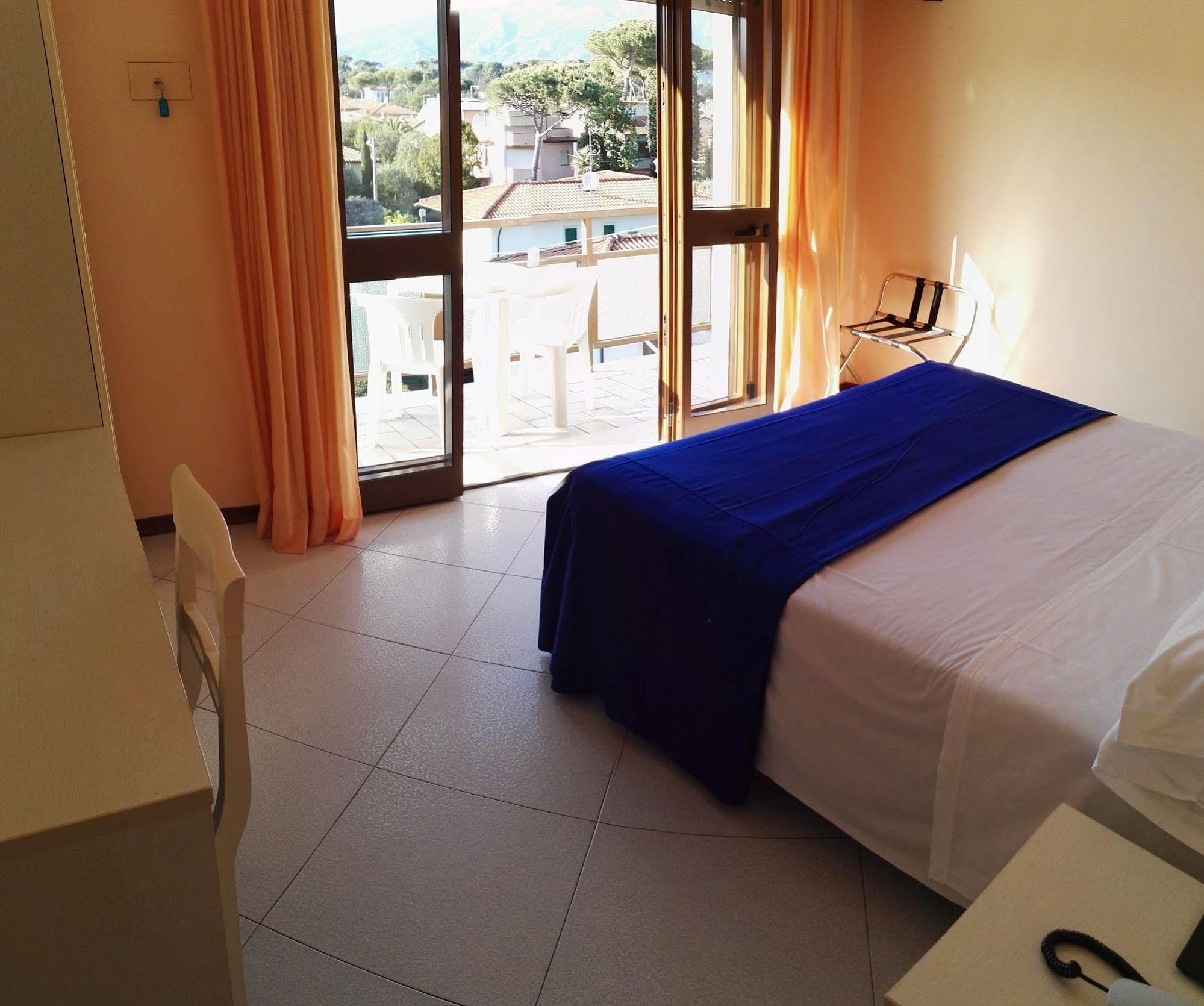 Hotel Elizabeth Marina di Pietrasanta Bagian luar foto