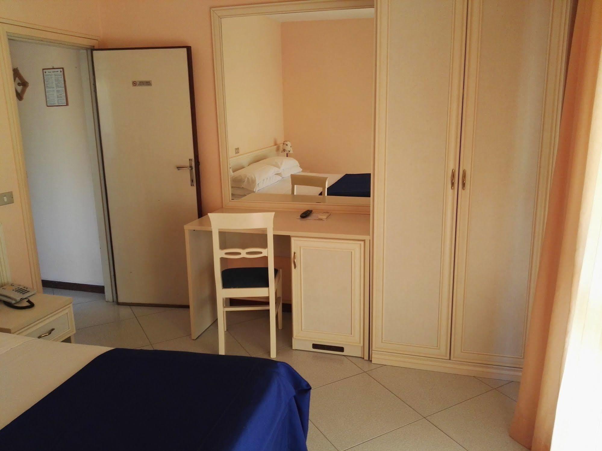 Hotel Elizabeth Marina di Pietrasanta Bagian luar foto