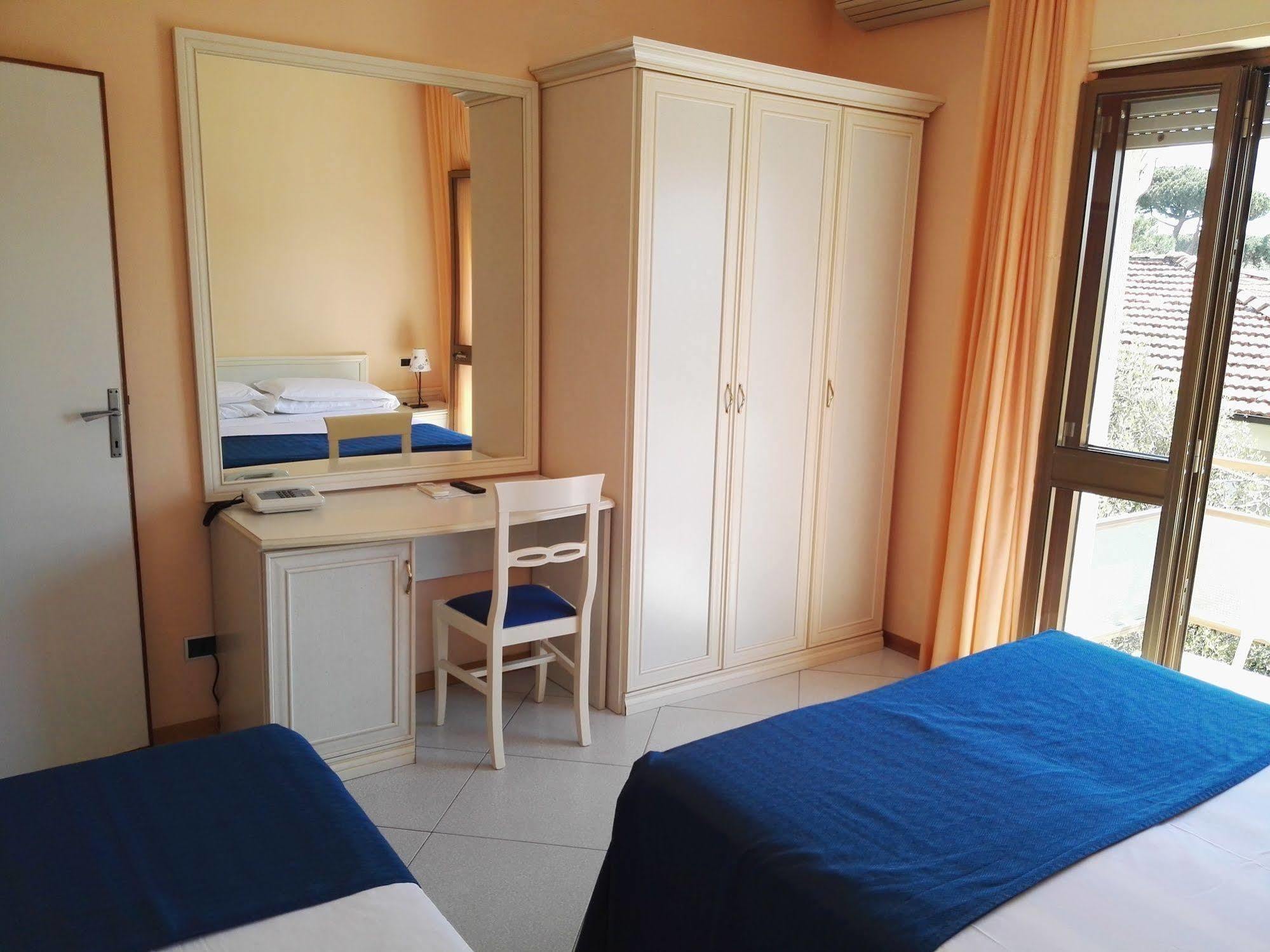 Hotel Elizabeth Marina di Pietrasanta Bagian luar foto