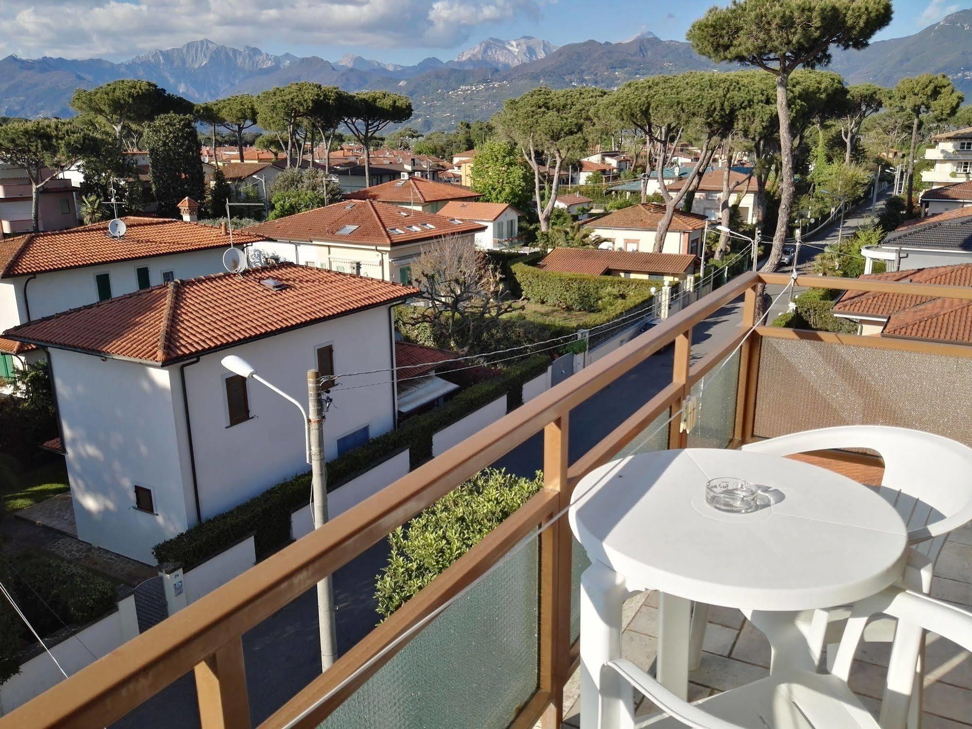 Hotel Elizabeth Marina di Pietrasanta Bagian luar foto