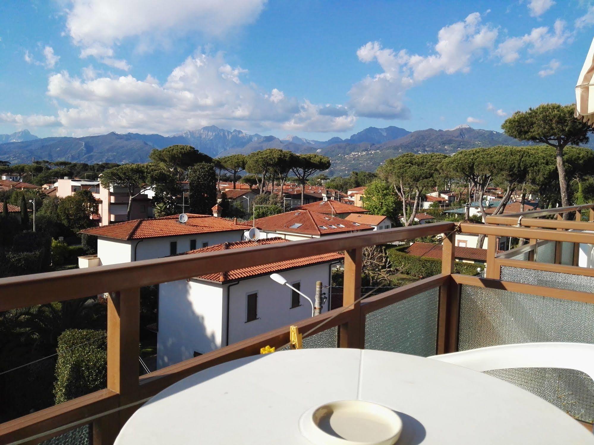 Hotel Elizabeth Marina di Pietrasanta Bagian luar foto