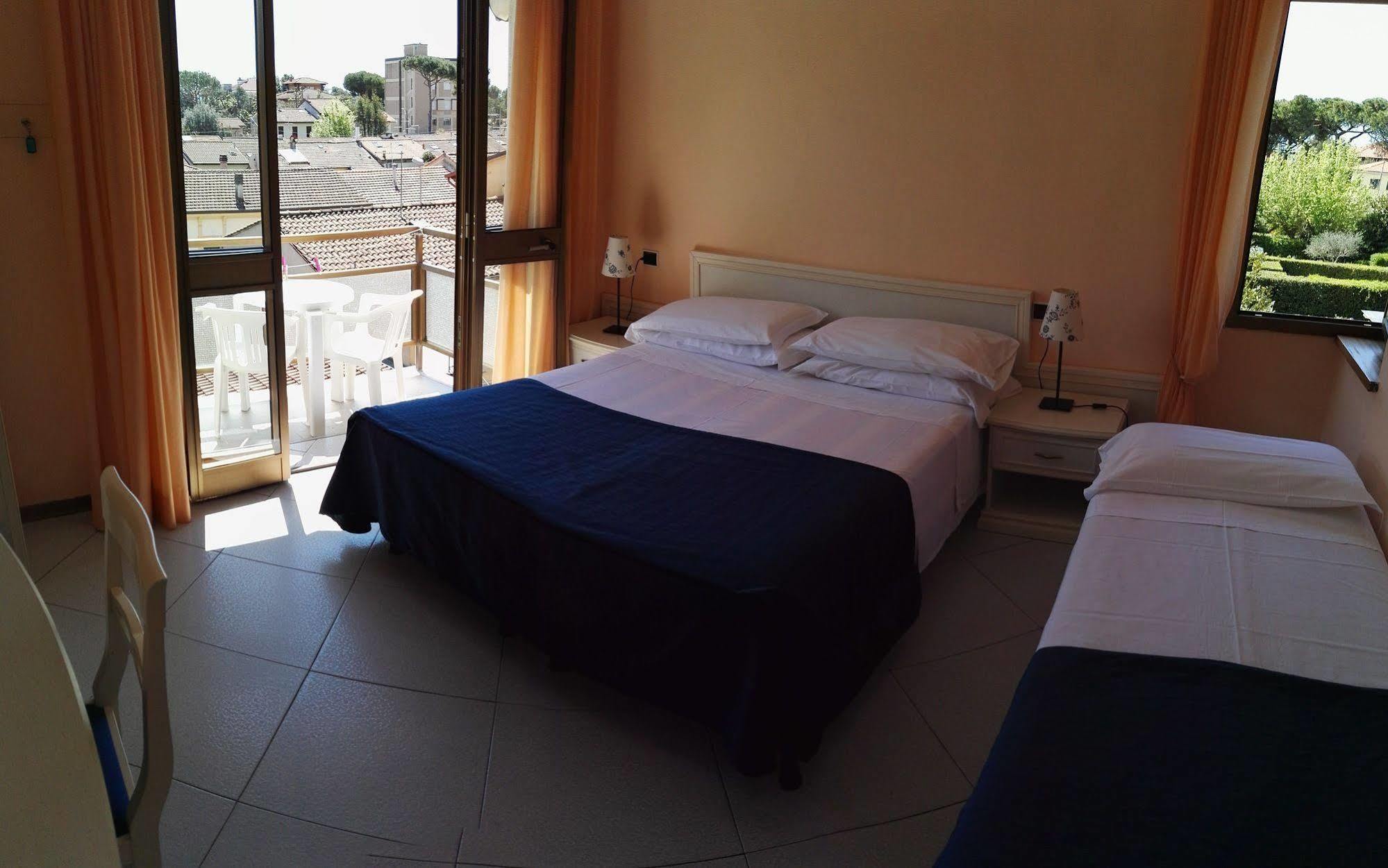 Hotel Elizabeth Marina di Pietrasanta Bagian luar foto
